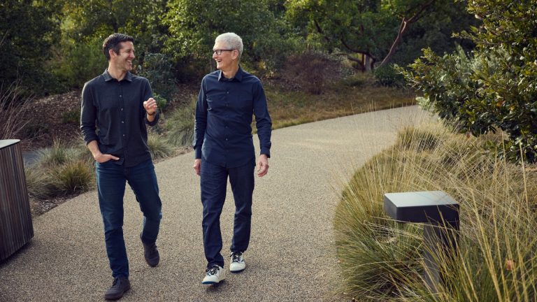 Apple-John-Ternus-Tim-Cook_Full-Bleed-Image.jpg.xlarge